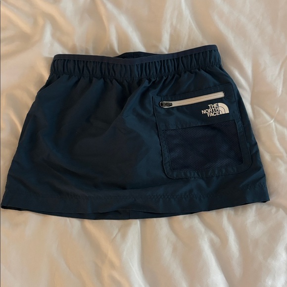 The North Face Flashdry skirt with built in shorts - Picture 1 of 4